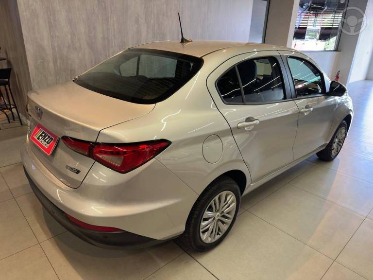 FIAT - CRONOS 1.0 FIREFLY DRIVE FLEX 4P MANUAL - 2024/2025 - PRATA - R$ 83.900,00