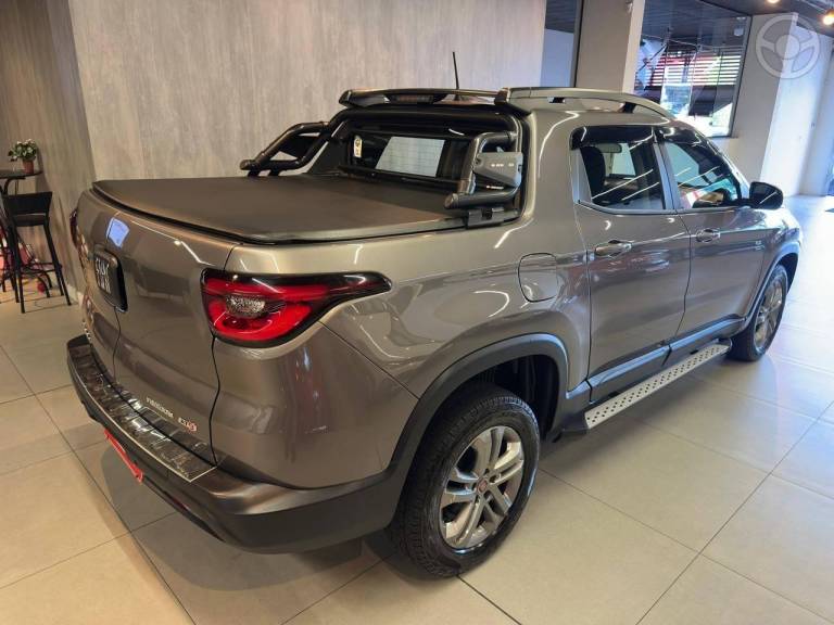 FIAT - TORO 2.0 16V TURBO DIESEL FREEDOM 4WD AT9 AUTOMÁTICO - 2019/2020 - CINZA - R$ 107.900,00