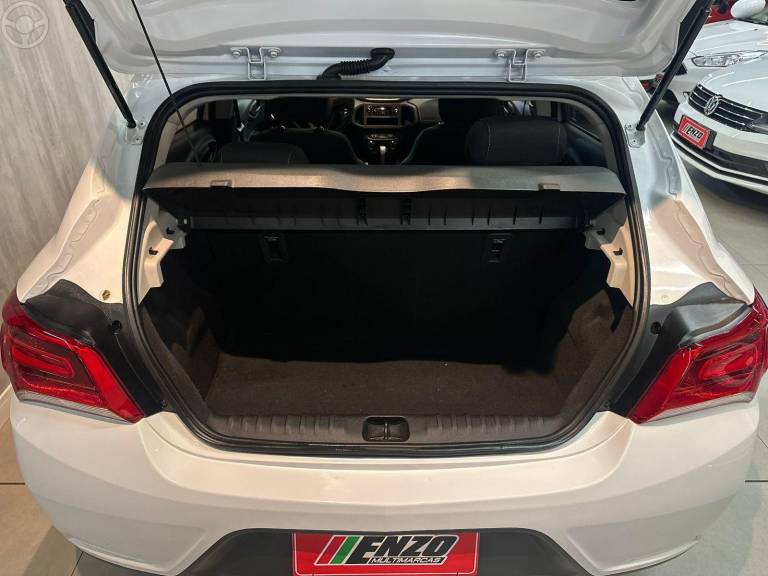 CHEVROLET - ONIX 1.4 ADVANTAGE 8V FLEX 4P AUTOMÁTICO - 2018/2018 - BRANCA - R$ 65.900,00