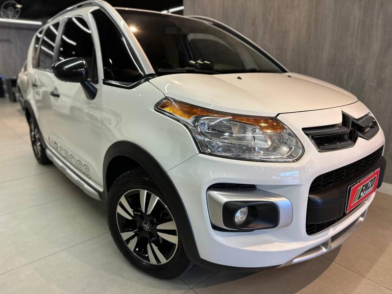 CITROËN - AIRCROSS 1.6 GLX 16V FLEX 4P MANUAL - 2013/2014 - BRANCA - R$ 43.900,00
