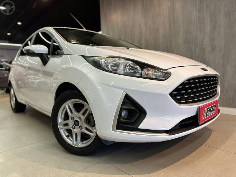 FORD - FIESTA 1.6 SEL HATCH 16V FLEX 4P AUTOMÁTICO - 2018/2018 - BRANCA - R$ 61.900,00