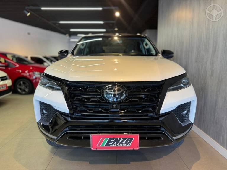 TOYOTA - HILUX SW4 2.8 SRX 4X4 7 LUGARES 16V TURBO INTERCOOLER DIESEL 4P AUTOMÁTICO - 2022/2022 - BRANCA - R$ 314.900,00