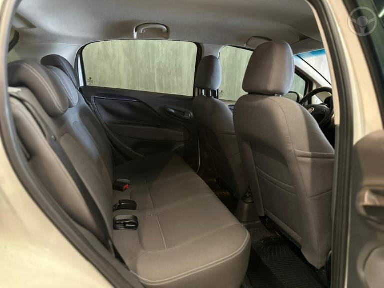 FIAT - PUNTO 1.4 ATTRACTIVE 8V FLEX 4P MANUAL - 2013/2014 - BRANCA - R$ 44.900,00