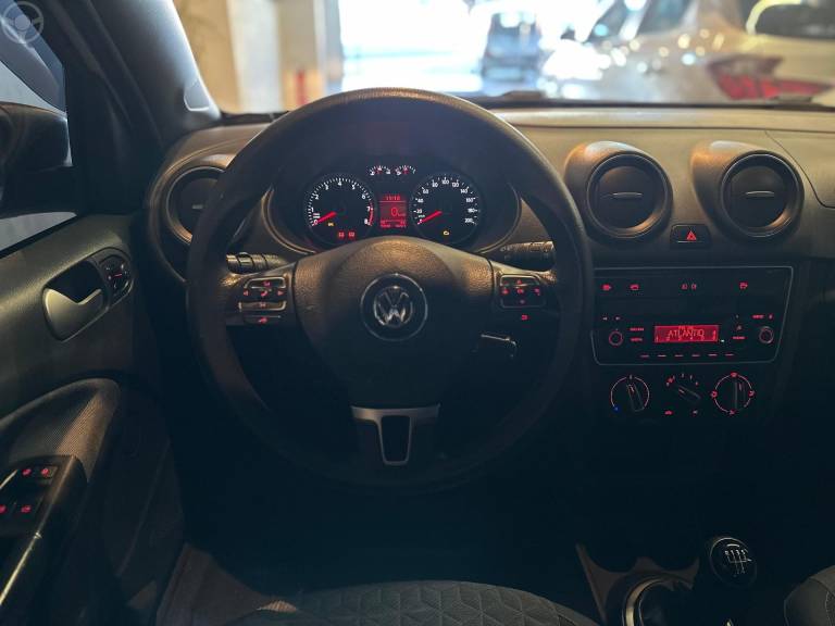 VOLKSWAGEN - GOL 1.0 MI TRACK 8V FLEX 4P MANUAL - 2013/2014 - BRANCA - R$ 42.900,00