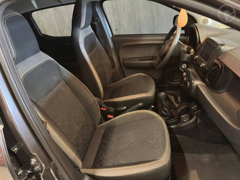 FIAT - MOBI 1.0 TREKKING 8V FLEX 4P MANUAL - 2024/2024 - CINZA - R$ 64.900,00