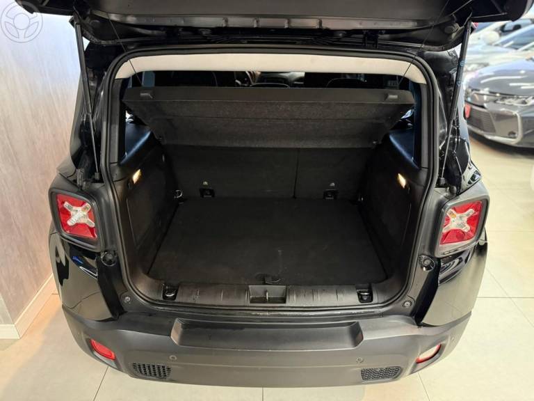 JEEP - RENEGADE 1.8 16V FLEX SPORT 4P MANUAL - 2015/2016 - PRETA - R$ 68.900,00