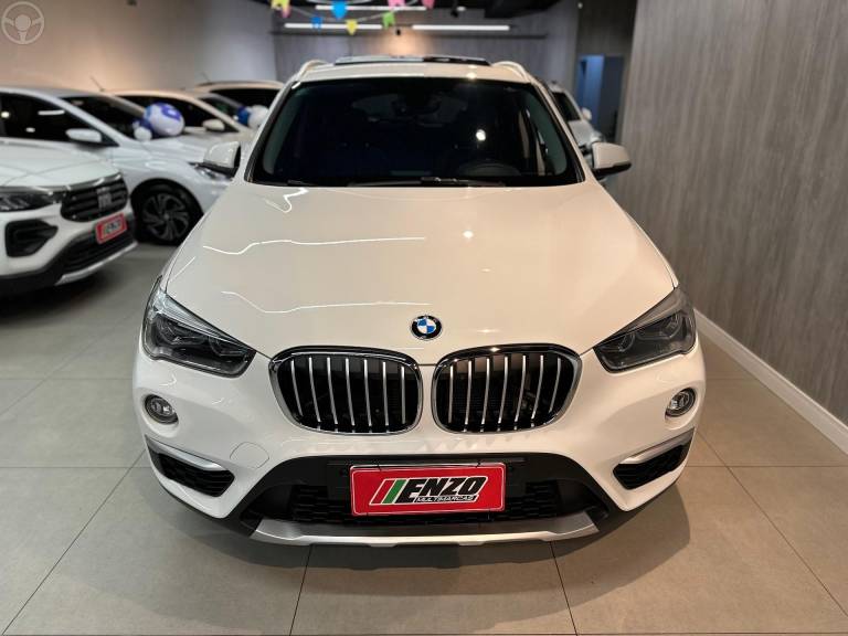BMW - X1 2.0 16V TURBO ACTIVEFLEX SDRIVE20I X-LINE 4P AUTOMÁTICO - 2017/2018 - BRANCA - R$ 137.900,00