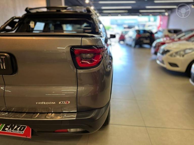 FIAT - TORO 2.0 16V TURBO DIESEL FREEDOM 4WD AT9 AUTOMÁTICO - 2019/2020 - CINZA - R$ 107.900,00