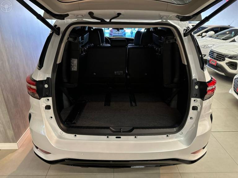 TOYOTA - HILUX SW4 2.8 4X4 SRX PLATINUM TURBO 7 LUGARES DIESEL 4P AUTOMÁTICO - 2025/2025 - BRANCA - R$ 379.900,00