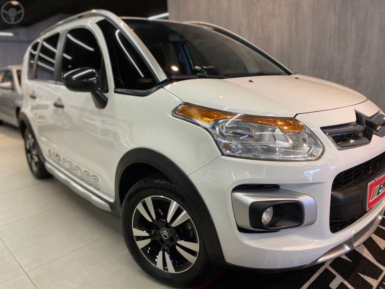 CITROËN - AIRCROSS 1.6 GLX 16V FLEX 4P MANUAL - 2013/2014 - BRANCA - R$ 42.900,00