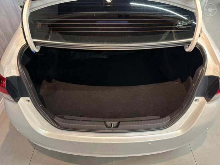 TOYOTA - YARIS 1.5 XL LIVE SEDAN 16V FLEX 4P AUTOMÁTICO - 2019/2020 - BRANCA - R$ 77.900,00