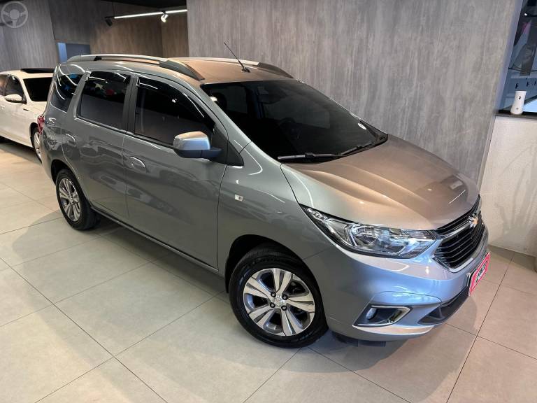 CHEVROLET - SPIN 1.8 PREMIER 8V FLEX 4P AUTOMÁTICO - 2023/2024 - PRATA - R$ 116.900,00
