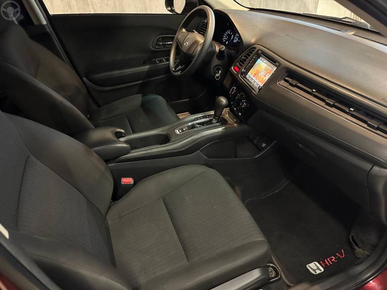 HONDA - HR-V 1.8 16V FLEX LX 4P AUTOMÁTICO - 2016/2016 - VERMELHA - R$ 86.900,00