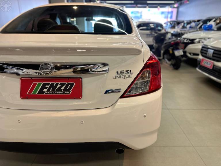 NISSAN - VERSA 1.6 16V FLEX UNIQUE 4P XTRONIC - 2017/2018 - BRANCA - R$ 63.900,00