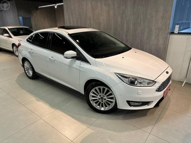 FORD - FOCUS 2.0 TITANIUM PLUS SEDAN 16V FLEX 4P AUTOMÁTICO - 2015/2016 - BRANCA - R$ 68.900,00