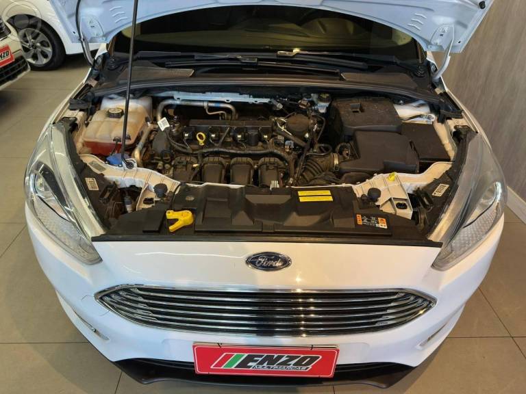 FORD - FOCUS 2.0 TITANIUM FASTBACK 16V FLEX 4P AUTOMÁTICO - 2015/2016 - BRANCA - R$ 65.900,00