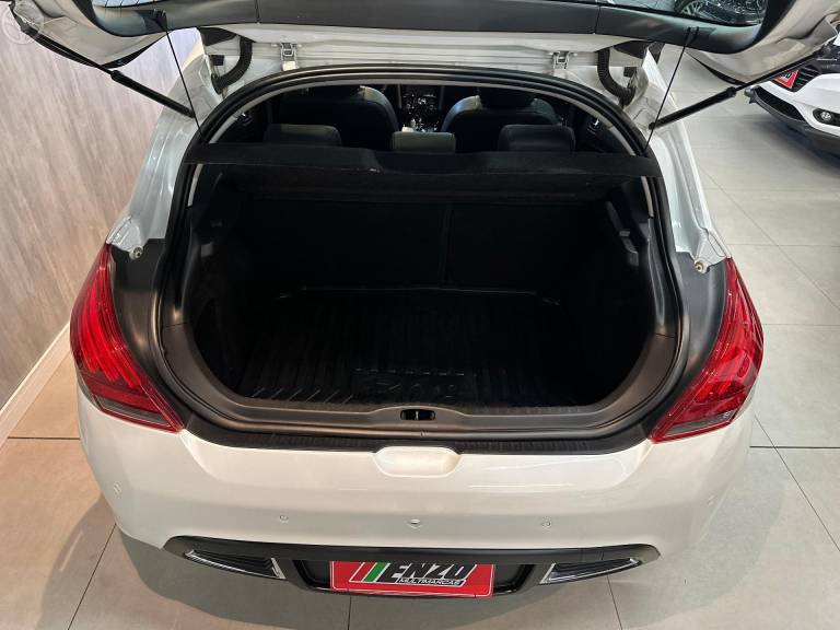 PEUGEOT - 308 1.6 GRIFFE THP 16V 4P AUTOMÁTICO - 2017/2017 - BRANCA - R$ 67.900,00