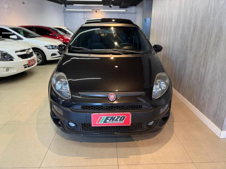 FIAT - PUNTO 1.8 BLACKMOTION 16V FLEX 4P MANUAL - 2013/2014 - PRETA - R$ 49.900,00