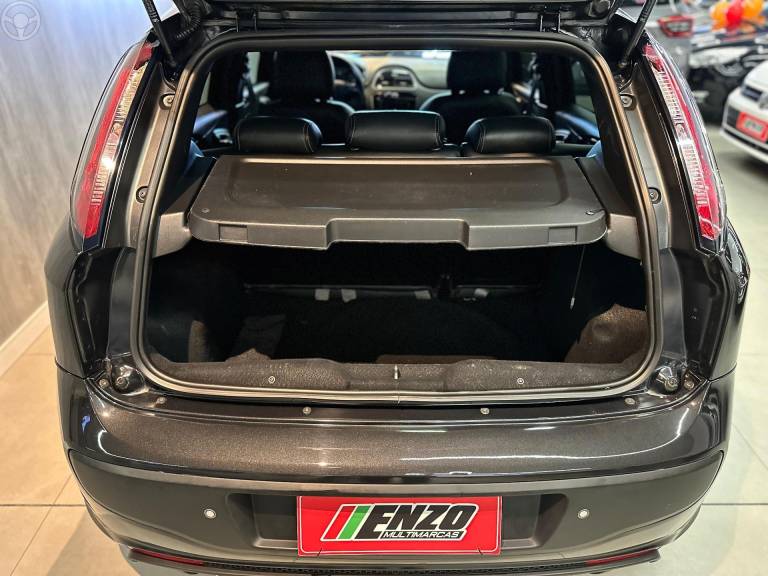 FIAT - PUNTO 1.8 BLACKMOTION 16V FLEX 4P AUTOMATIZADO - 2015/2016 - PRETA - R$ 50.900,00