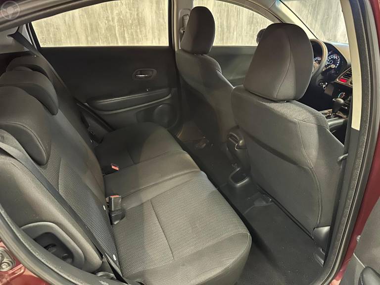 HONDA - HR-V 1.8 16V FLEX LX 4P AUTOMÁTICO - 2016/2016 - VERMELHA - R$ 86.900,00