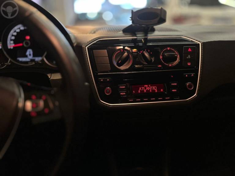 VOLKSWAGEN - UP 1.0 MPI MOVE UP 12V FLEX 2P MANUAL - 2018/2019 - BRANCA - R$ 57.900,00