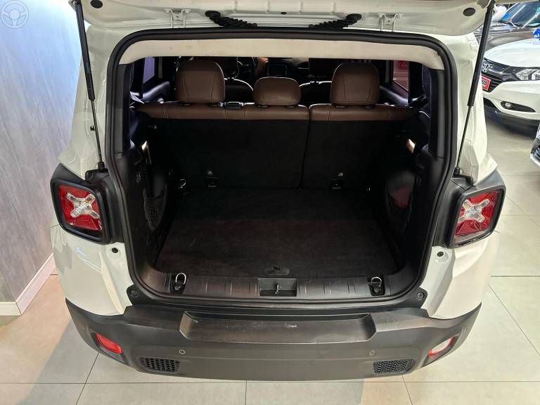JEEP - RENEGADE 1.8 16V FLEX SPORT 4P MANUAL - 2016/2017 - BRANCA - R$ 67.900,00
