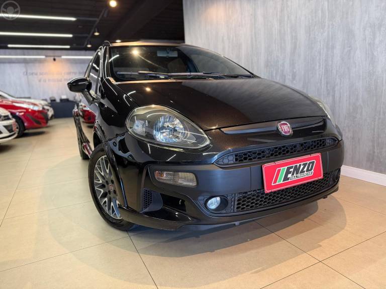FIAT - PUNTO 1.8 BLACKMOTION 16V FLEX 4P MANUAL - 2013/2014 - PRETA - R$ 49.900,00