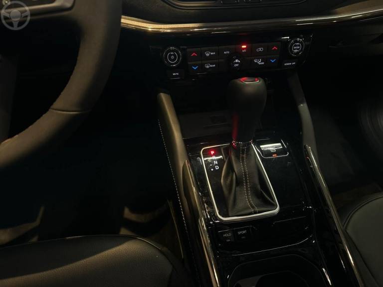 JEEP - COMMANDER 1.3 LIMITED T270 16V 4X2 TURBO FLEX 4P AUTOMÁTICO - 2025/2025 - BRANCA - R$ 203.900,00