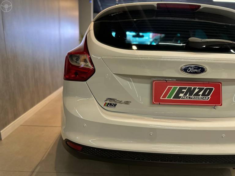 FORD - FOCUS 1.6 SE 16V FLEX 4P MANUAL - 2015/2015 - BRANCA - R$ 60.900,00