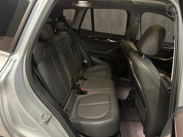 BMW - X1 2.0 16V TURBO SDRIVE20I X-LINE 4P AUTOMÁTICO - 2019/2019 - PRATA - R$ 134.900,00