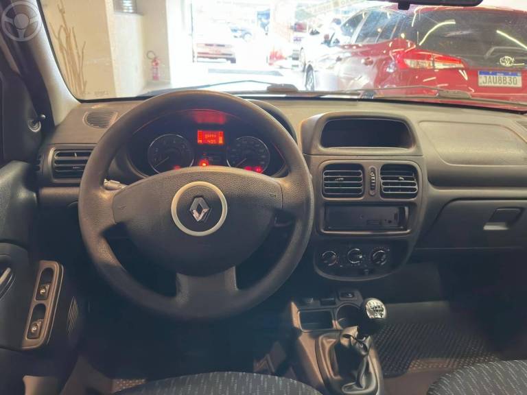RENAULT - CLIO 1.0 EXPRESSION 16V FLEX 4P MANUAL - 2015/2016 - BRANCA - R$ 38.900,00