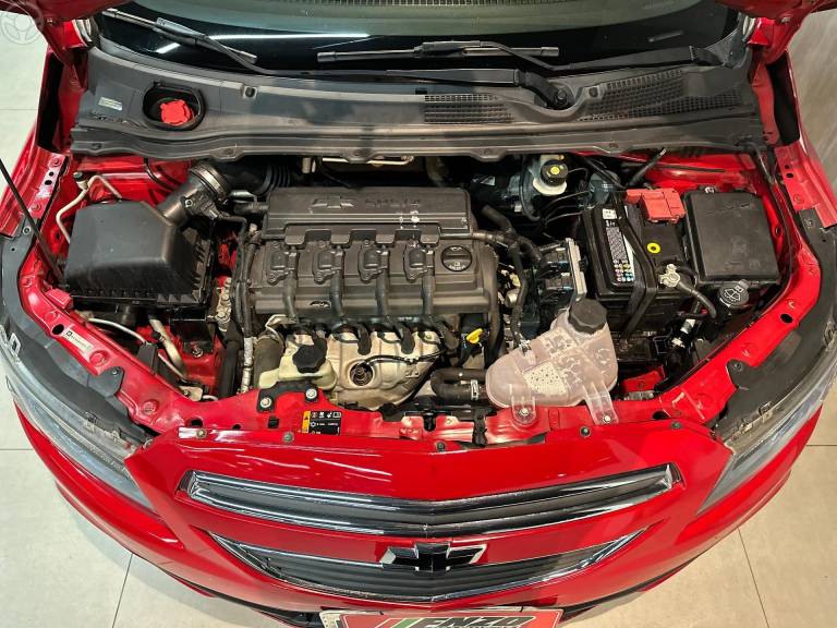 CHEVROLET - ONIX 1.4 MPFI LTZ 8V FLEX 4P MANUAL - 2013/2014 - VERMELHA - R$ 50.900,00