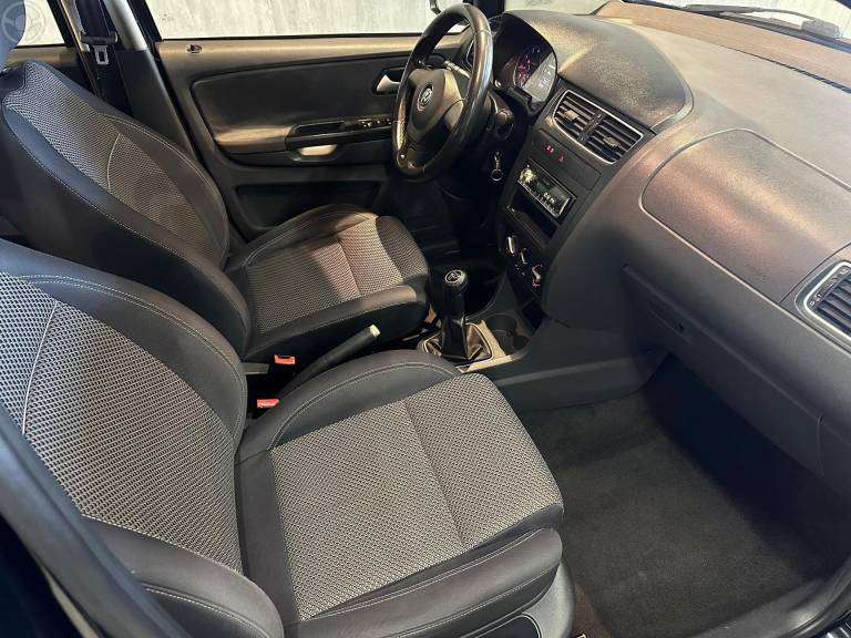 VOLKSWAGEN - SPACEFOX 1.6 MI SPORTLINE 8V FLEX 4P MANUAL - 2010/2011 - PRETA - R$ 39.900,00
