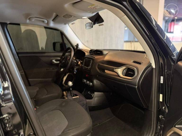 JEEP - RENEGADE 1.8 16V FLEX SPORT 4P MANUAL - 2015/2016 - PRETA - R$ 68.900,00