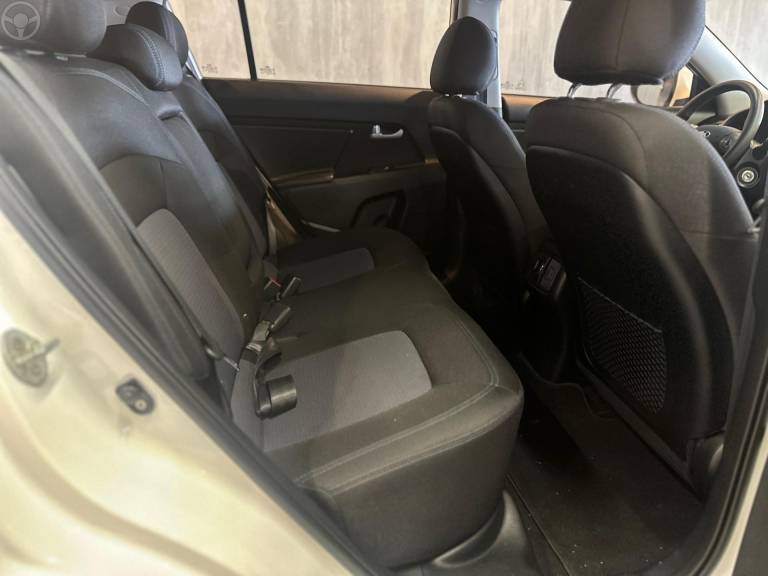 KIA MOTORS - SPORTAGE 2.0 LX2 OFF G4 FLEX 4P AUTOMÁTICO - 2015/2016 - BRANCA - R$ 83.900,00