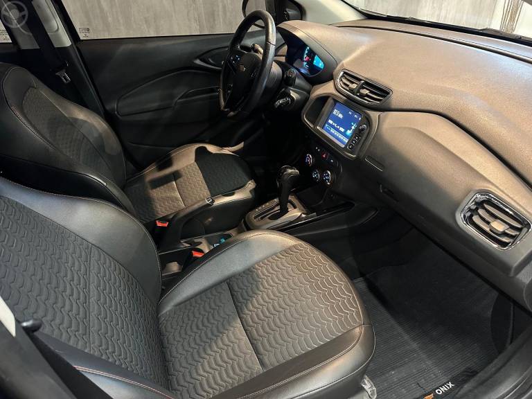 CHEVROLET - ONIX 1.4 MPFI LTZ 8V FLEX 4P AUTOMÁTICO - 2017/2018 - PRETA - R$ 65.900,00