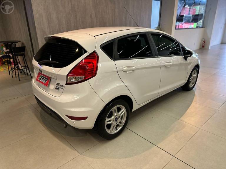 FORD - FIESTA 1.6 SEL HATCH 16V FLEX 4P AUTOMÁTICO - 2018/2018 - BRANCA - R$ 61.900,00