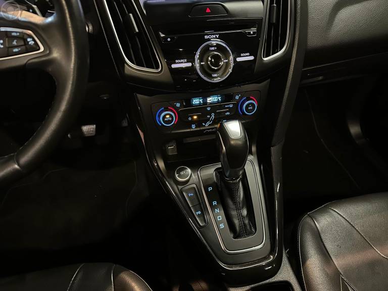 FORD - FOCUS 2.0 TITANIUM PLUS SEDAN 16V FLEX 4P AUTOMÁTICO - 2015/2016 - BRANCA - R$ 68.900,00