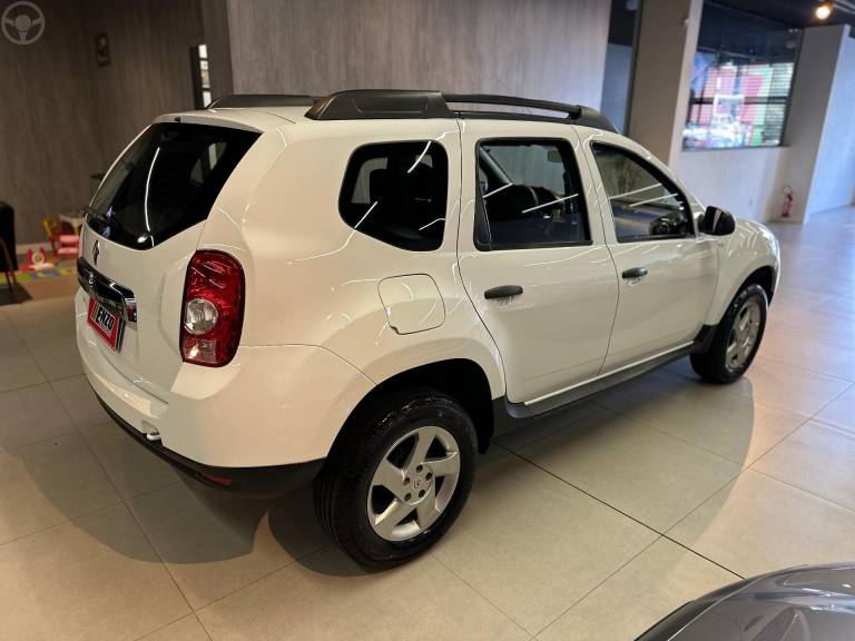 RENAULT - DUSTER 1.6 EXPRESSION 4X2 16V FLEX 4P MANUAL - 2013/2014 - BRANCA - R$ 52.900,00