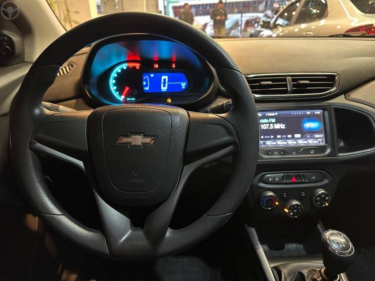 CHEVROLET - ONIX 1.4 MPFI LTZ 8V FLEX 4P MANUAL - 2013/2014 - VERMELHA - R$ 50.900,00