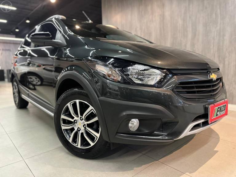 CHEVROLET - ONIX 1.4 MPFI ACTIV 8V FLEX 4P AUTOMÁTICO - 2017/2018 - CINZA - R$ 69.900,00