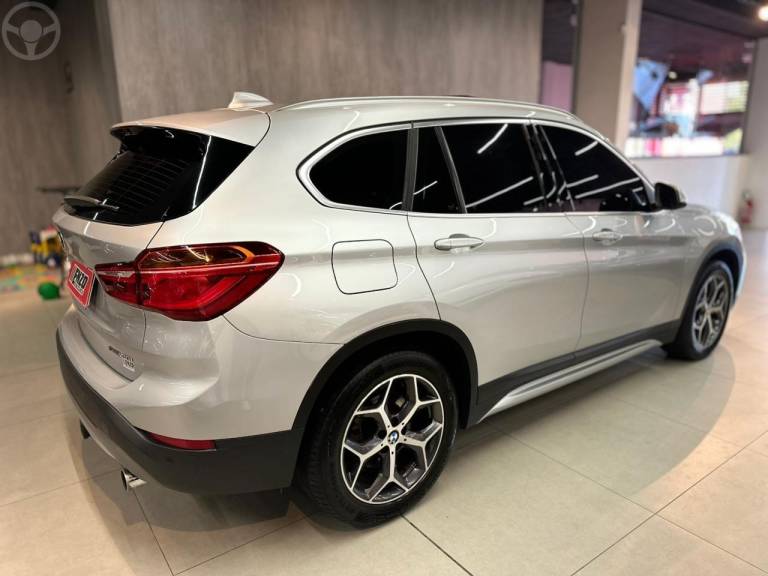 BMW - X1 2.0 16V TURBO SDRIVE20I X-LINE 4P AUTOMÁTICO - 2019/2019 - PRATA - R$ 134.900,00