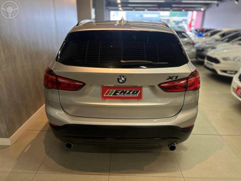 BMW - X1 2.0 20I 4X2 16V FLEX 4P AUTOMÁTICO - 2016/2016 - PRATA - R$ 109.900,00