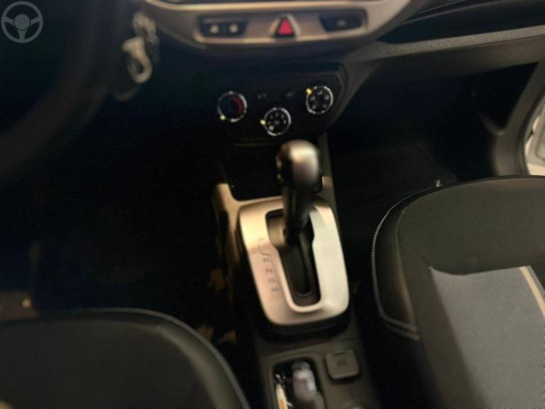 CHEVROLET - SPIN 1.8 ACTIV 8V FLEX 4P AUTOMÁTICO - 2015/2016 - PRATA - R$ 61.900,00