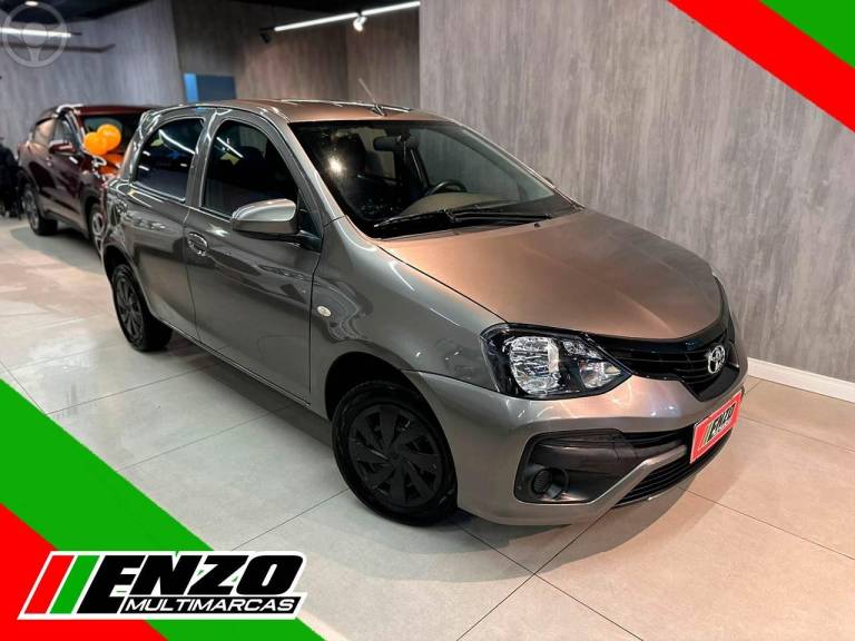 TOYOTA - ETIOS 1.3 XS 16V FLEX 4P MANUAL - 2019/2020 - CINZA - R$ 62.900,00