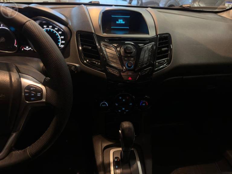 FORD - FIESTA 1.6 TITANIUM HATCH 16V FLEX 4P AUTOMÁTICO - 2014/2015 - PRATA - R$ 46.900,00