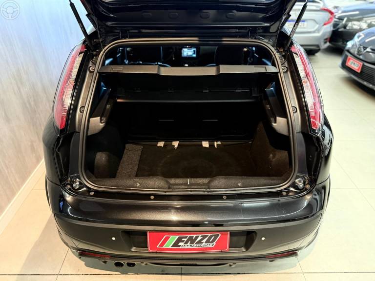 FIAT - PUNTO 1.8 BLACKMOTION 16V FLEX 4P MANUAL - 2013/2014 - PRETA - R$ 49.900,00