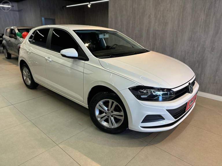 VOLKSWAGEN - POLO 1.0MPI TOTAL FLEX MANUAL - 2020/2021 - BRANCA - R$ 69.900,00