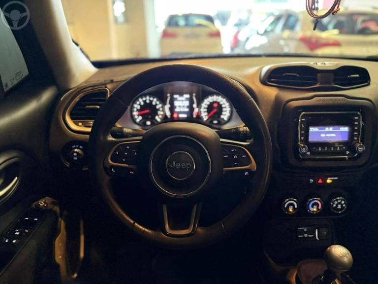 JEEP - RENEGADE 1.8 16V FLEX SPORT 4P MANUAL - 2015/2016 - PRETA - R$ 68.900,00