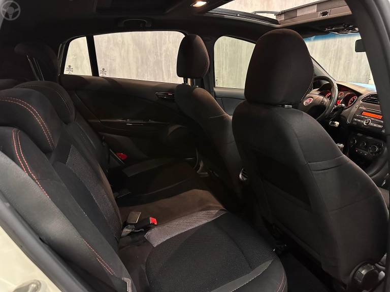 FIAT - BRAVO 1.8 SPORTING 16V FLEX 4P MANUAL - 2014/2014 - BRANCA - R$ 48.900,00